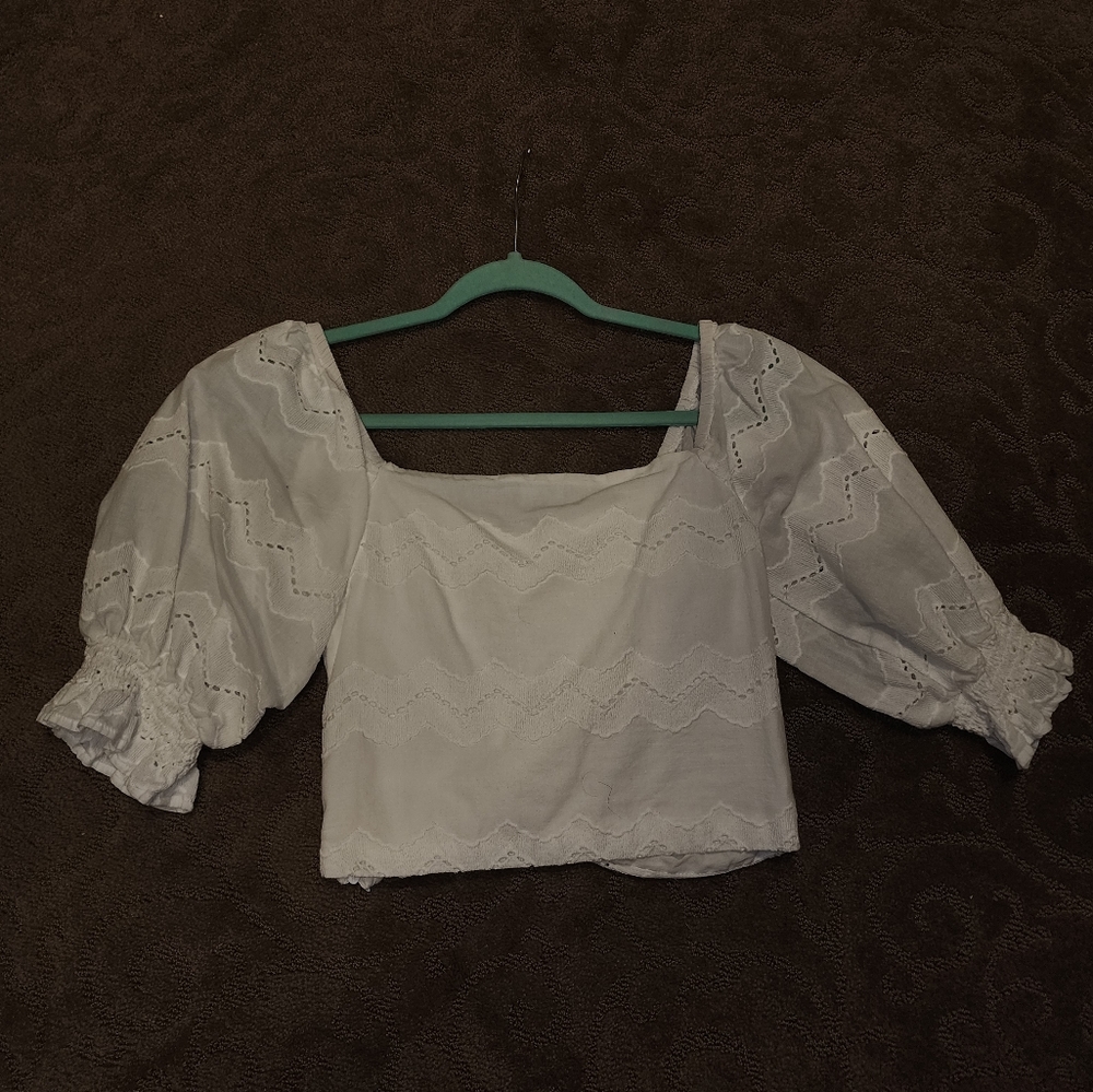 White Front Knot Crop Top - Picture 2 of 3